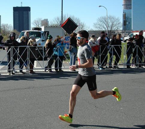 Matthew Van Thuyne running in the Philadelphia marathon.